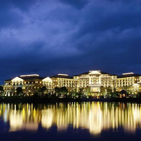 Landison Green Town Hotel Xinchang Exteriér fotografie